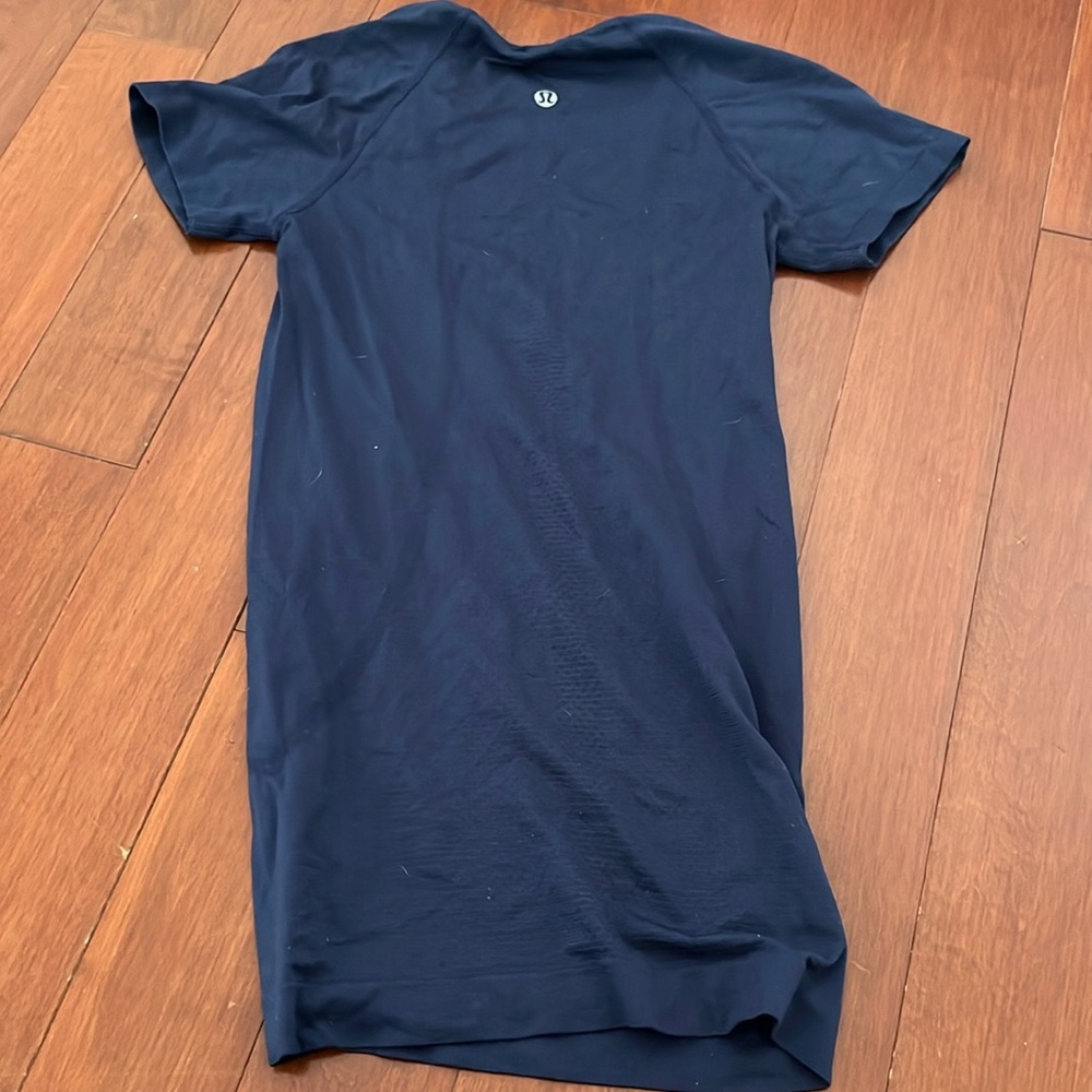 Lululemon swifty shirt size 0 dark blue